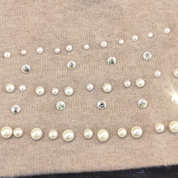 Pompom hats - Picture 6 of 8